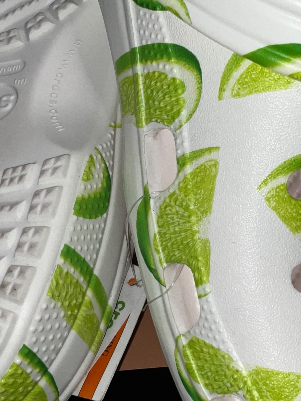 Crocs Classic Fresh Fruit Clogs-White/Limes. New. US Women’s 10/Men’s 8-8.5 - Picture 2 of 3